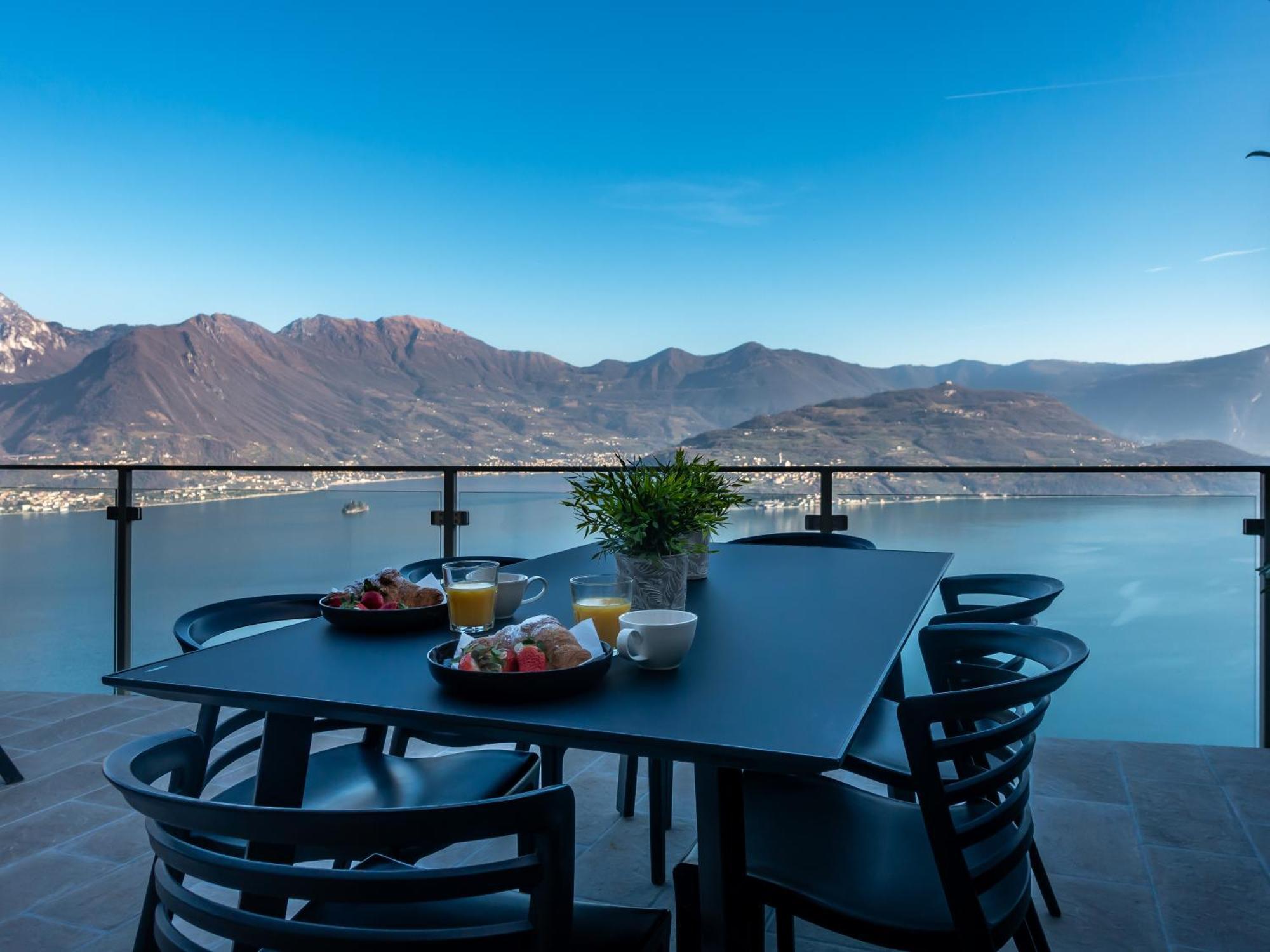 Mia Isola With Lake View, Garden And Swimming Pool Parzanica Exteriér fotografie